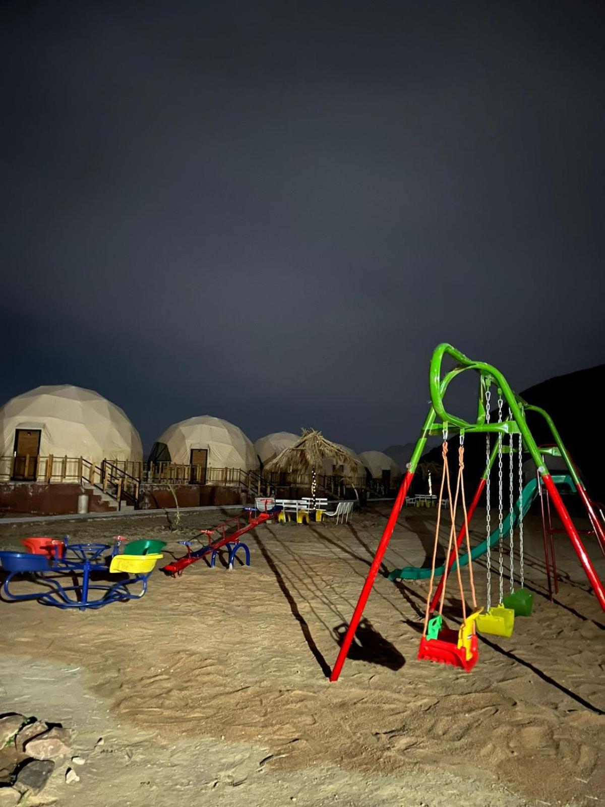 Adel Rum Camp Bubbles Wadi Rum Exterior foto